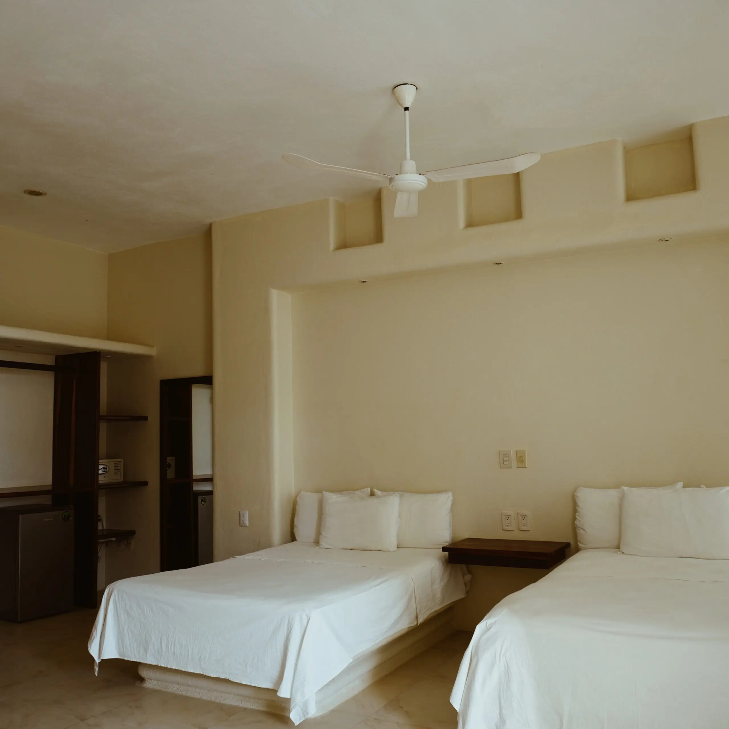 Habitación doble con dos camas matrimoniales